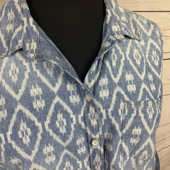 3/$25 Ikat Chambray shirt - Picture 3 of 4